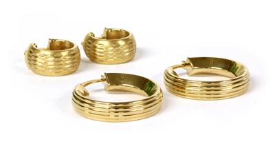 Lot 187 - A pair of 18ct round ribbed hollow hoop earrings