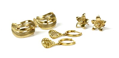 Lot 192 - A pair of 9ct gold floral stud earrings