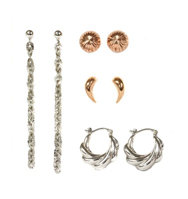 Lot 194 - A pair of 9ct white gold chain link drop earrings