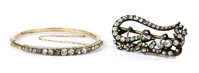 Lot 5 - A late Victorian silver gilt paste set oval hinged bangle