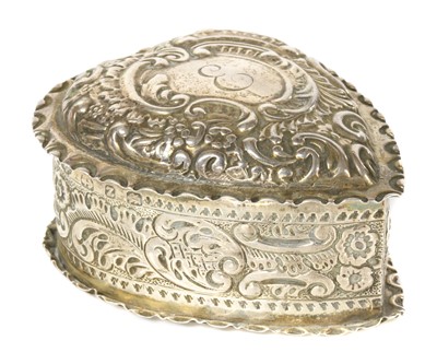 Lot 232 - A Georgian sterling silver etui, by Taylor & Perry