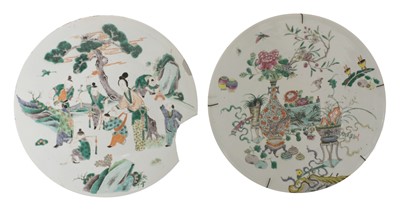 Lot 117 - A Chinese famille verte charger