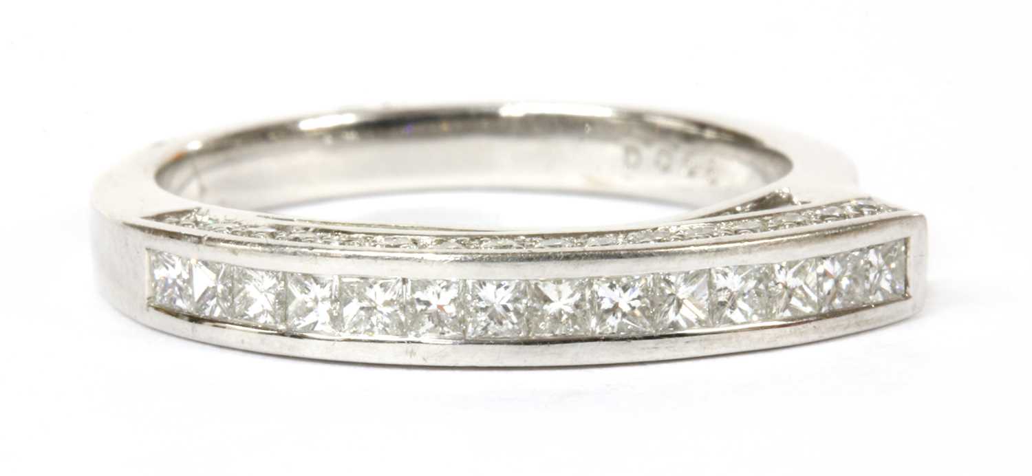 Lot 94 - A white gold diamond ring