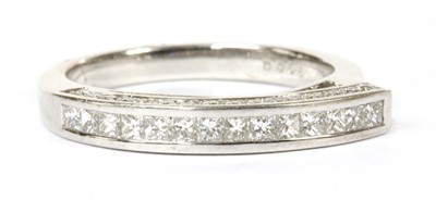 Lot 94 - A white gold diamond ring