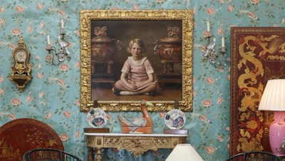 Lot 226 - A pair of French glass and gilt metal 'parrot' wall sconces