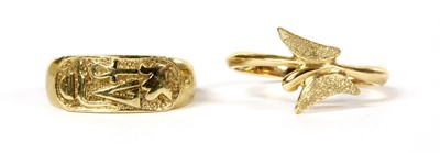 Lot 180 - A 9ct gold Egyptian hieroglyph ring