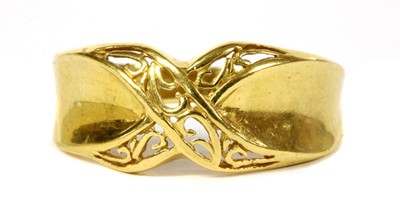 Lot 76 - A 22ct gold ring
