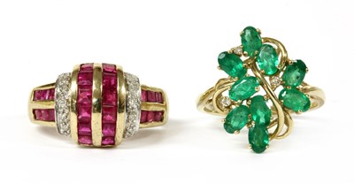 Lot 113 - A 9ct gold emerald and diamond cluster ring