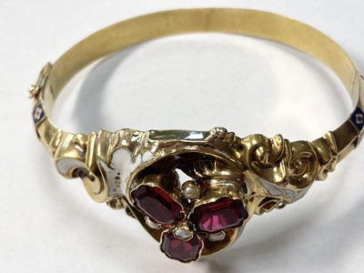 Lot 3 - A Swedish gold paste, split pearl and enamel hollow hinged bangle, c.1850