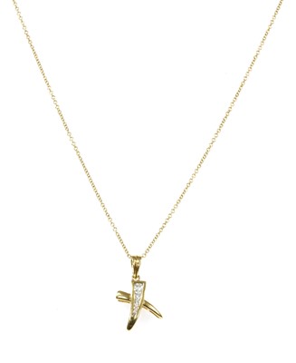 Lot 164 - An 18ct gold diamond set 'kiss' style pendant
