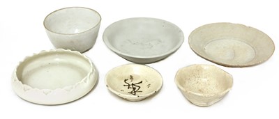 Lot 225 - A collection of Chinese ceramics