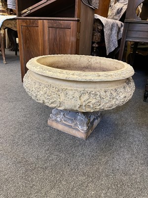Lot 380 - A Royal Doulton urn and stand