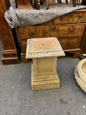 Lot 380 - A Royal Doulton urn and stand