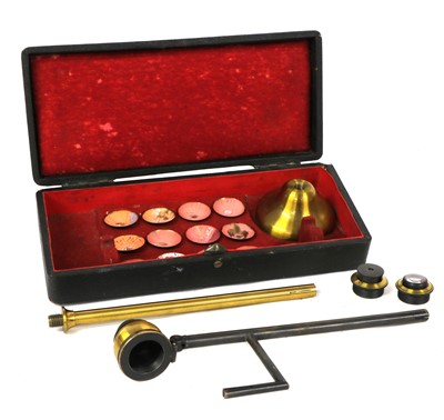 Lot 535 - OPTICIAN'S SET