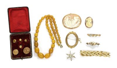 Lot 230 - A gold mounted shell cameo