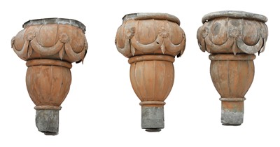 Lot 402 - RAINWATER HOPPERS