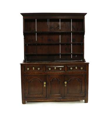 Lot 276 - An oak dresser