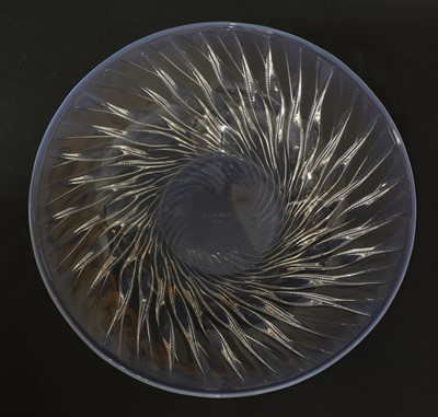 Lot 139 - A Lalique 'Algues' opalescent glass dish