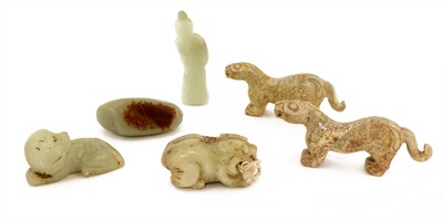 Lot 252 - A collection of Chinese jade carvings