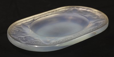 Lot 142 - A Lalique 'Medici' opalescent glass dish