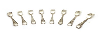 Lot 19 - A set of eight Old English and thread pattern dessert forks