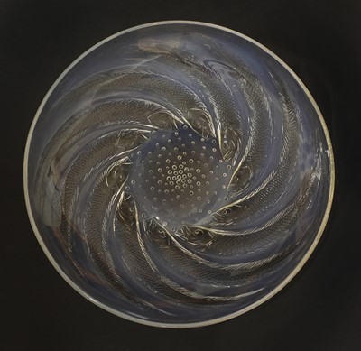 Lot 138 - A Lalique 'Poissons' opalescent glass dish
