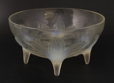 Lot 137 - A Lalique 'Lys' opalescent glass bowl