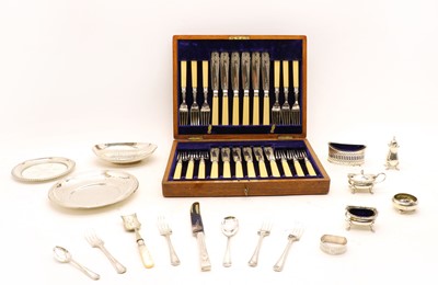 Lot 61 - Assorted silver and silver plated items