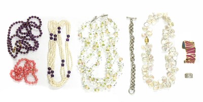 Lot 240 - A quantity of items