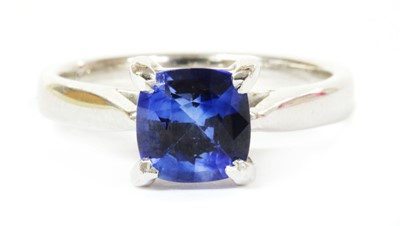 Lot 125 - A platinum single stone sapphire ring