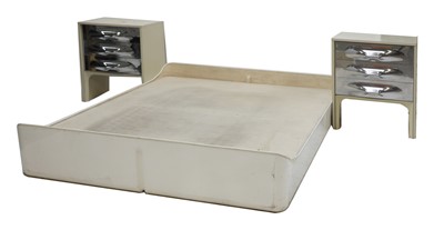 Lot 446 - A pair of Raymond Loewy 'DF-2000' bedside tables