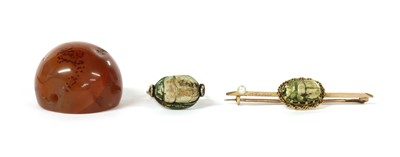 Lot 19 - A gold scarab brooch
