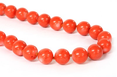 Lot 214 - A single row uniform dyed coral bead necklace