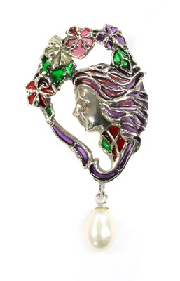 Lot 256 - An Art Nouveau style plique-à-jour enamel brooch