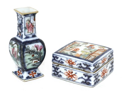 Lot 32 - A Chinese famille rose seal box