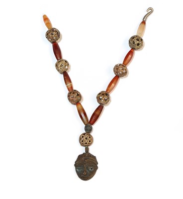 Lot 149 - A necklace