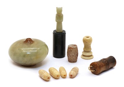 Lot 137 - A Chinese jade opium pipe terminal