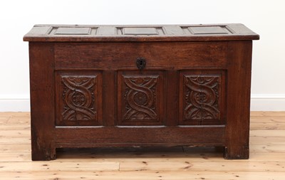 Lot 453 - An oak coffer