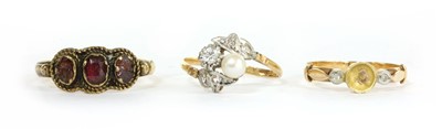 Lot 227 - A gold three stone garnet ring