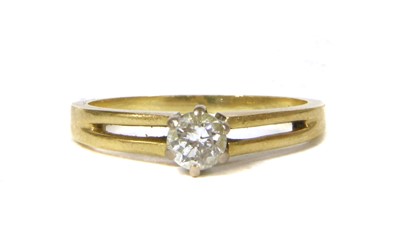 Lot 92 - An 18ct gold single stone diamond ring
