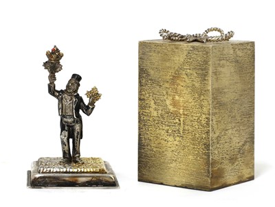 Lot 325 - A silver-gilt 'Surprise' present