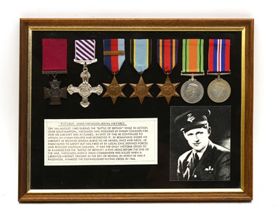 Lot 198 - A collection of militaria