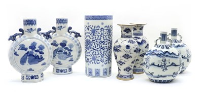 Lot 139 - Two pairs of Chinese blue and white moon flasks