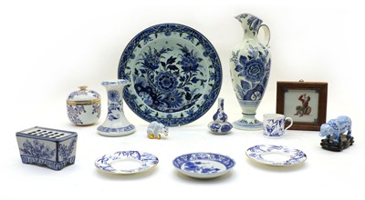 Lot 169 - A large quantity of various Delft