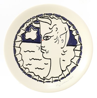 Lot 537 - A Seyei porcelain plate