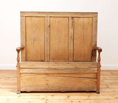 Lot 455 - An oak and pine box settle