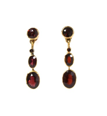 Lot 150 - A pair of gold garnet drop earrings