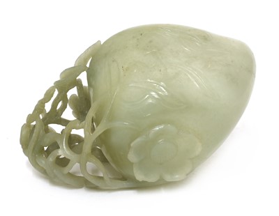 Lot 81 - A Chinese jade cup