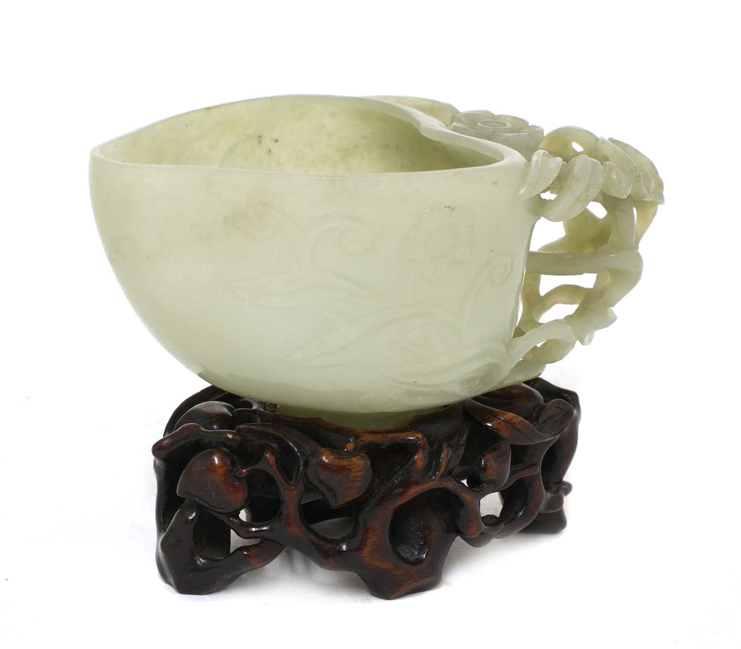 Lot 81 - A Chinese jade cup
