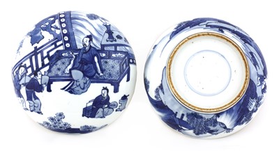 Lot 274 - A Chinese blue and white box and cover
